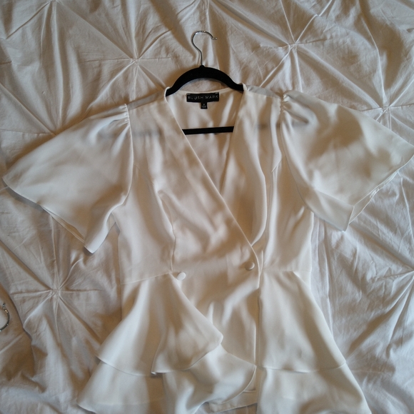 White blouse - Picture 3 of 5